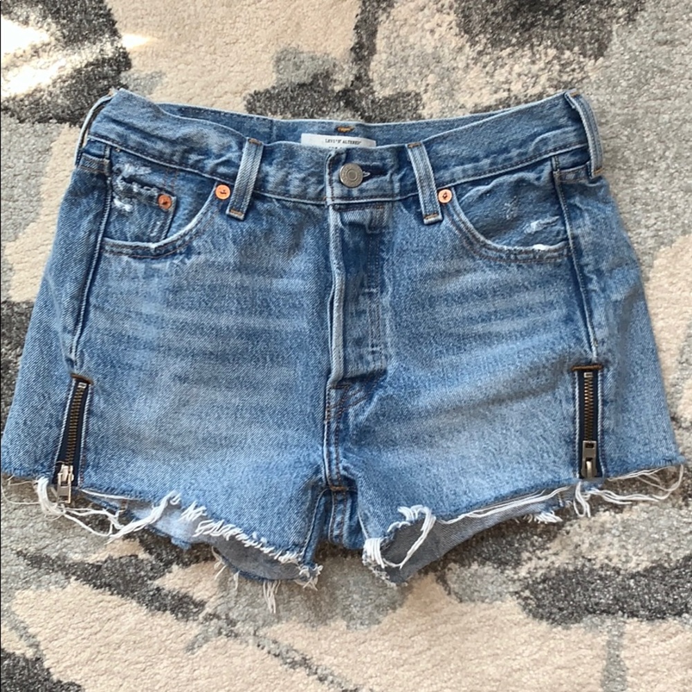 Levi’s Jean Shorts with Zipper Detail